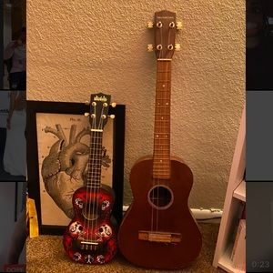 Vintage baritone ukulele